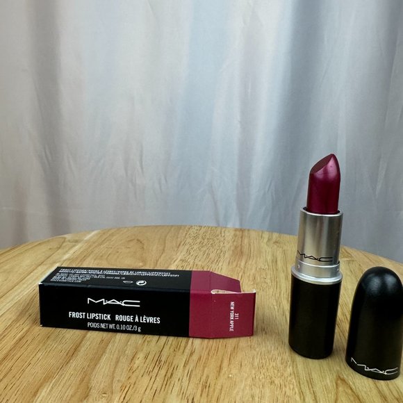 MAC - FROST LIPSTICK IN *NEW YORK APPLE* BRAND NEW IN BOX - Picture 7 of 7